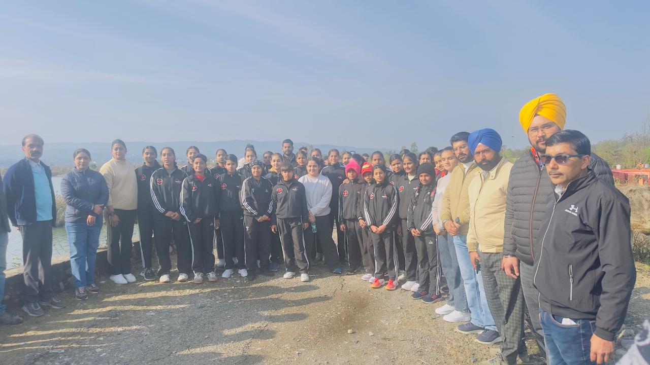 Nature Fest Hoshiarpur-2025, Environment lovers enjoyed bird watching at Pong Dam